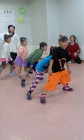 s-2013　IZMIC　忘年会子供HIPHOP.jpg