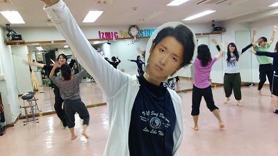 嵐ファンと踊る 嵐の人気曲ガッツ 年末年始に踊るダンスクラス開催 Izumiの豆知識 池袋のダンススタジオ 演技 演劇レッスン ボイストレーニング Izmic Be Studio イヅミックビースタジオ